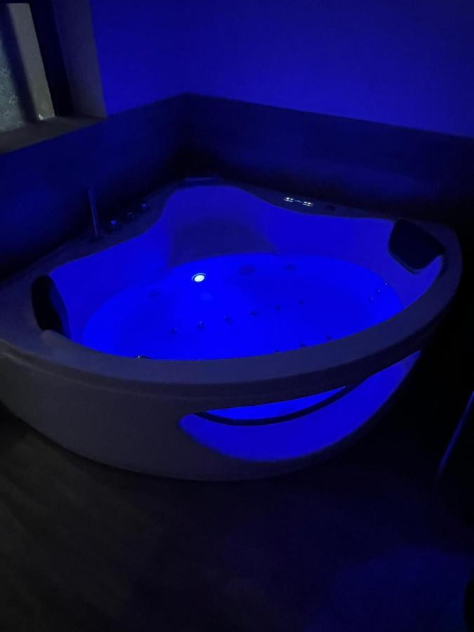 Maspalomas Jacuzzi Bungalow Лас-Пальмас-де-Гран-Канария Экстерьер фото